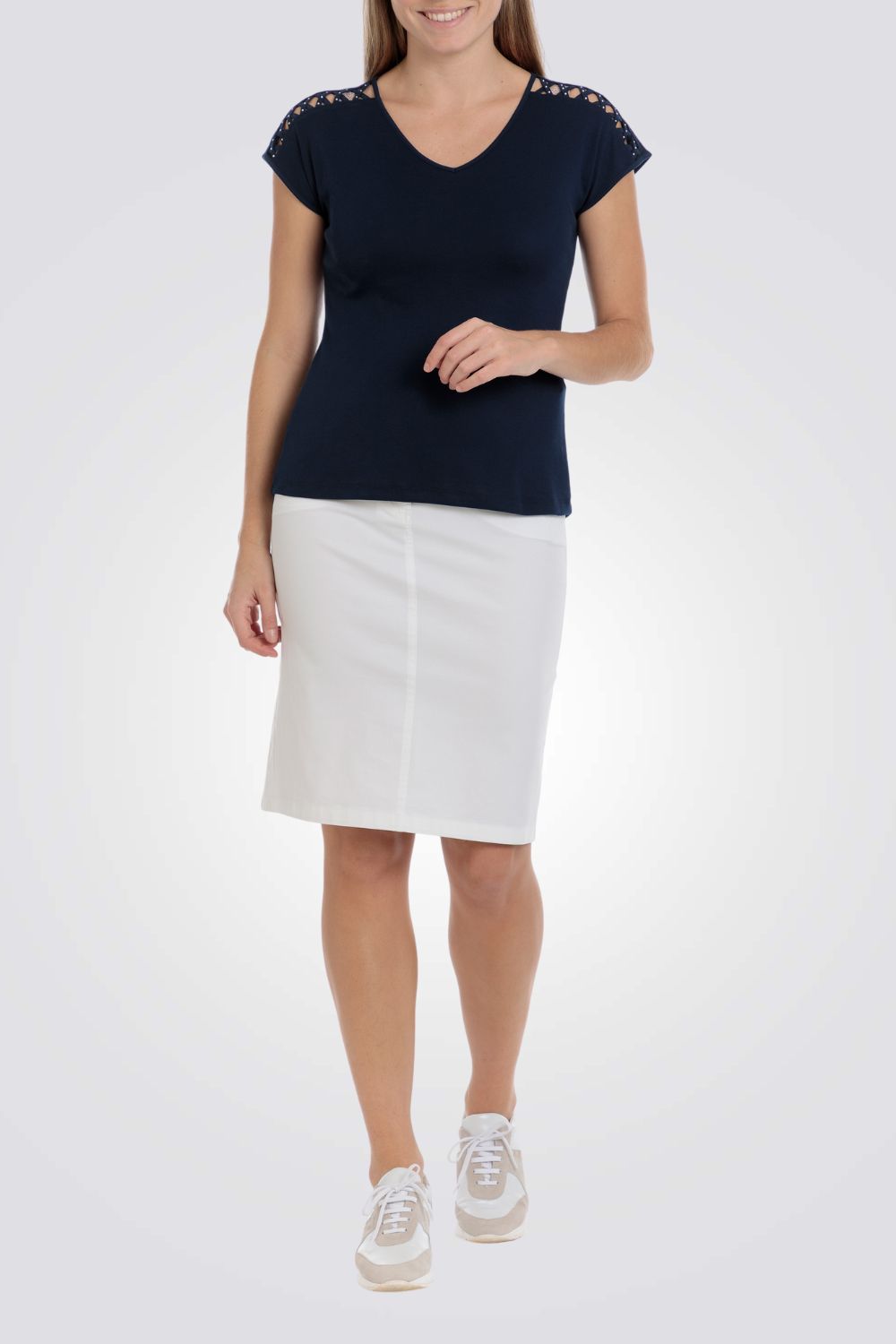 טישירט עם חתכים בצבע נייבי 