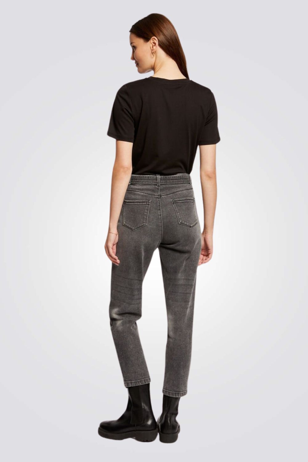 טישירט עם פתחים בחזה