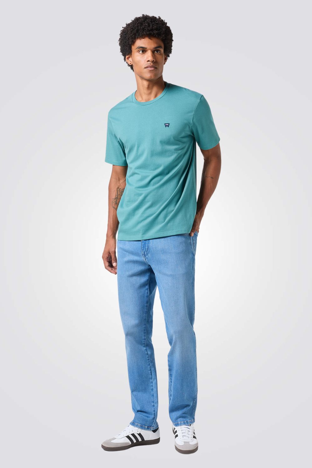 טישירט בצבע טורקיז