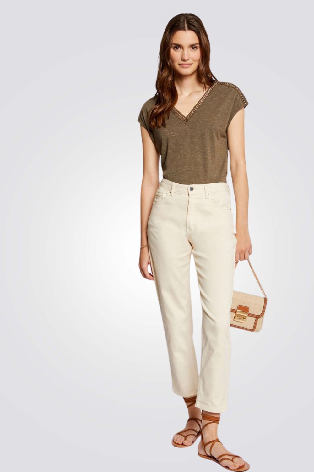 חולצה עם צווארון תחרה