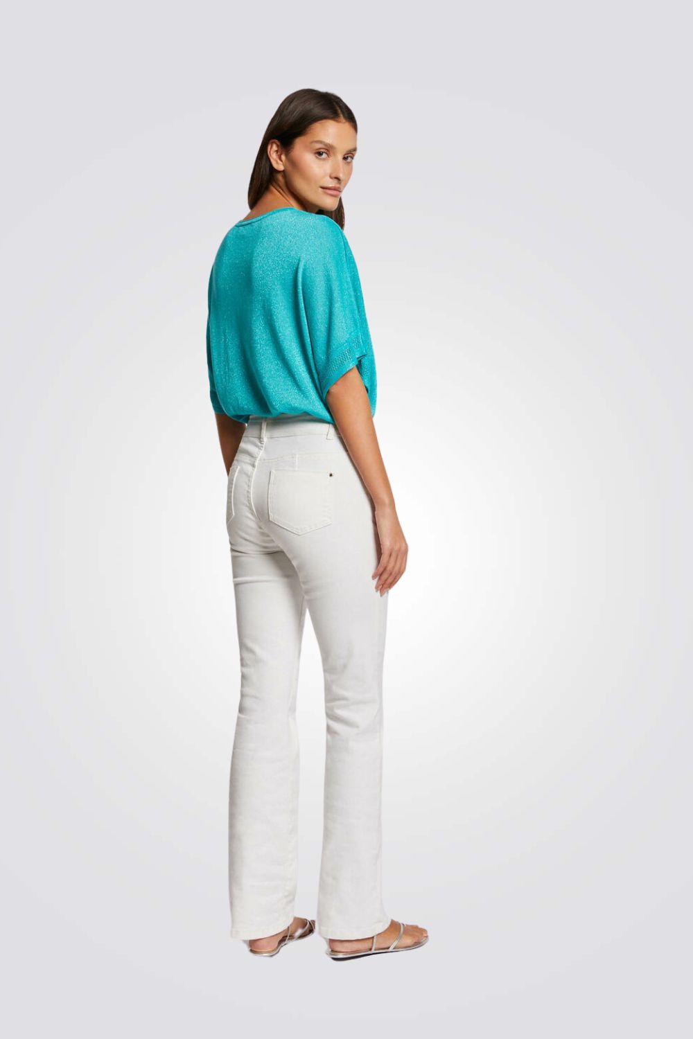 חולצה עם שרוולים קצרים בצבע כחול