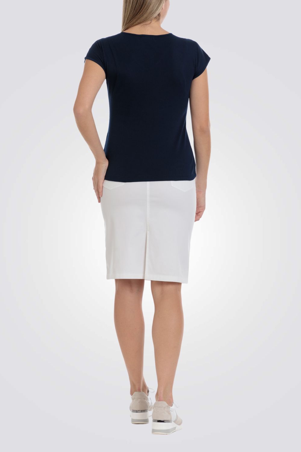 טישירט עם חתכים בצבע נייבי 