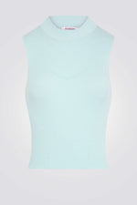 גופיה עם צווארון בצבע תכלת