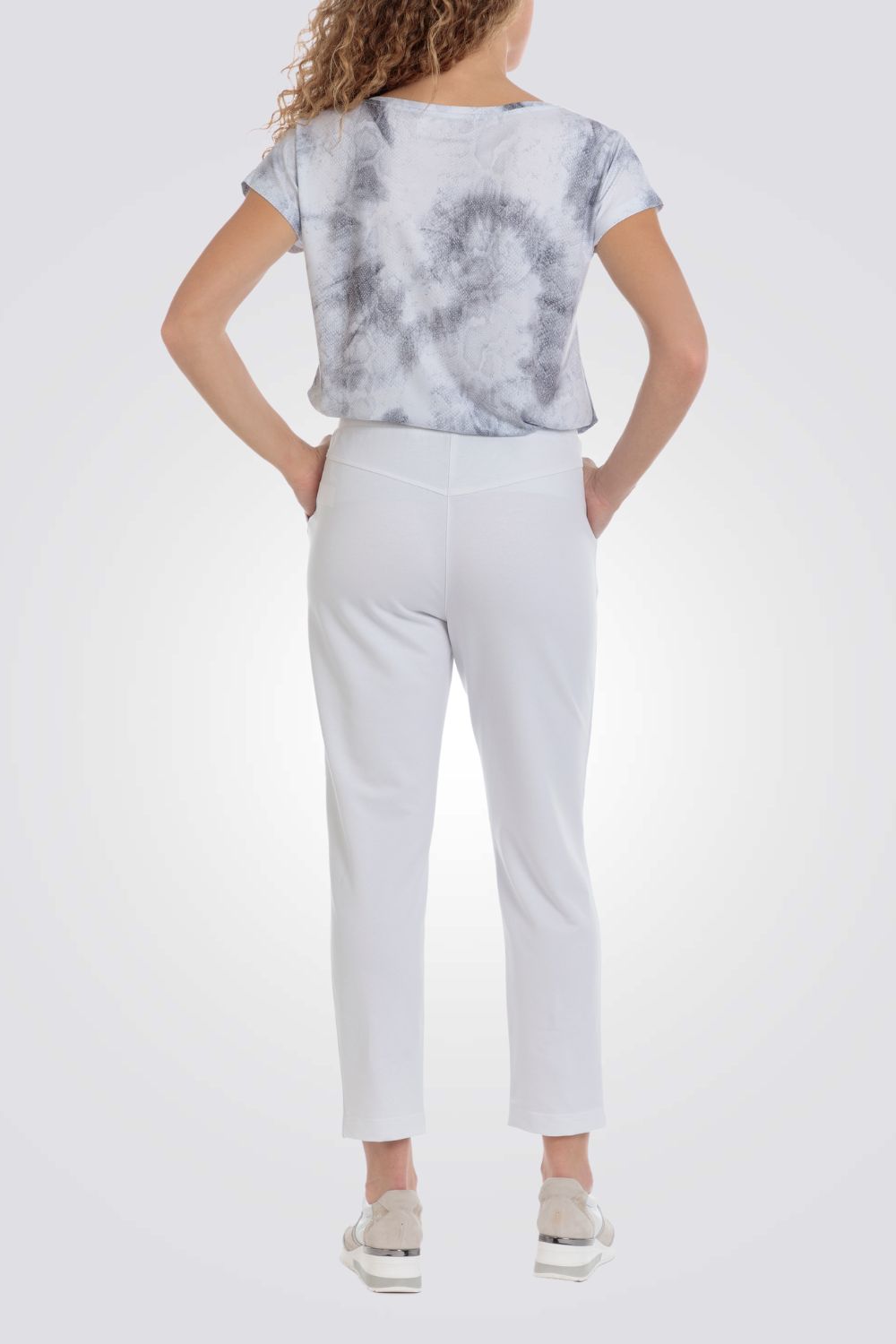 טישירט עם כיתוב והדפס