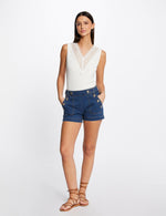 גופיה עם רצועות רחבות ועיטורים בצבע OFF WHITE - MASHBIR//365