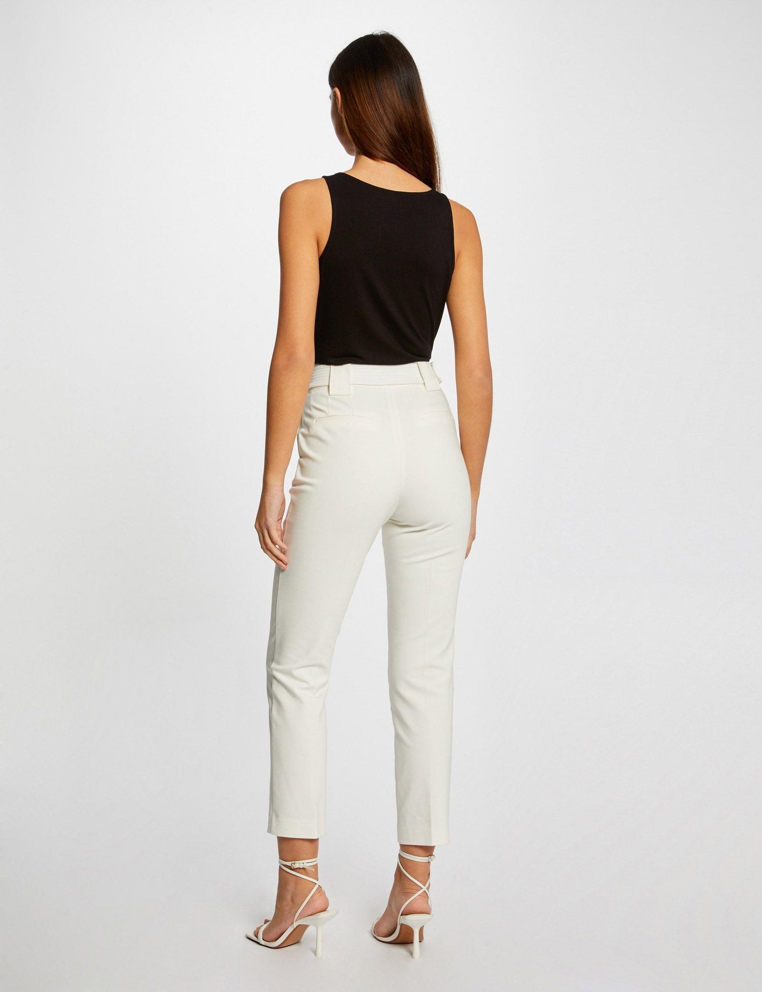 גופיית תחרה בצבע שחור - MASHBIR//365