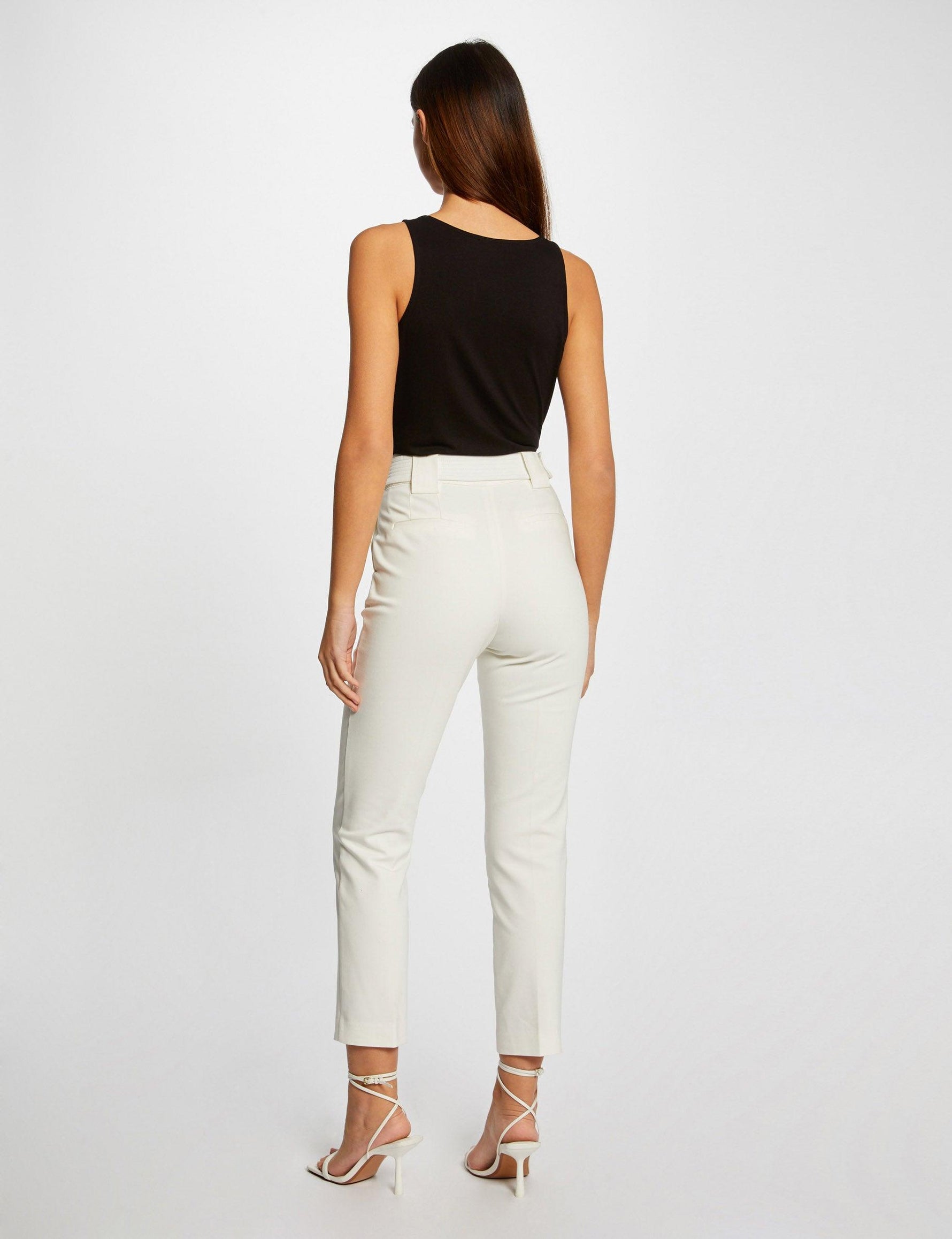 גופיית תחרה בצבע שחור - MASHBIR//365