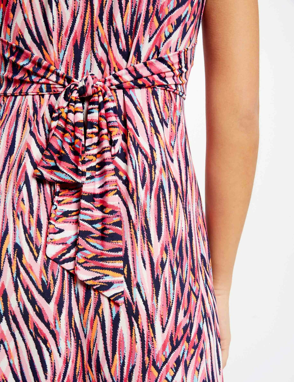 שמלת מקסי עם כיווץ בשילוב צבעים - MASHBIR//365