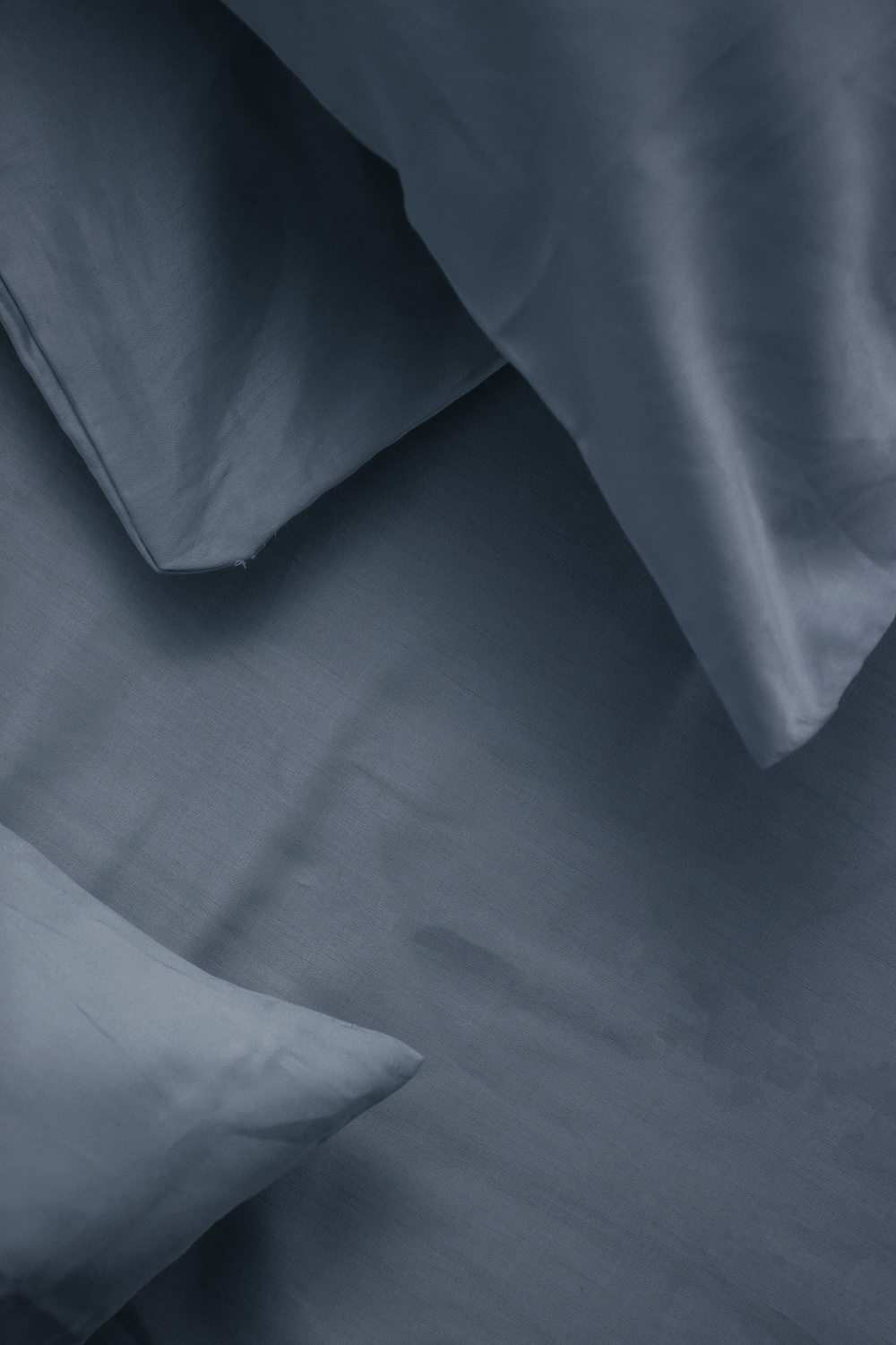 סדין למיטה זוגית רחבה 180/200 ס"מ בצבע כחול כהה | קנת קול