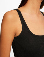 גופייה מנצנצת לנשים בצבע שחור - MASHBIR//365