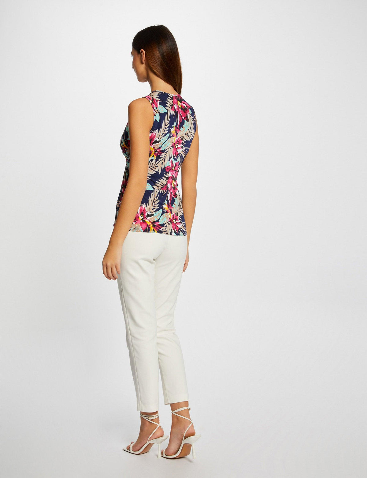 גופיה פרחונית לנשים בצבע נייבי - MASHBIR//365