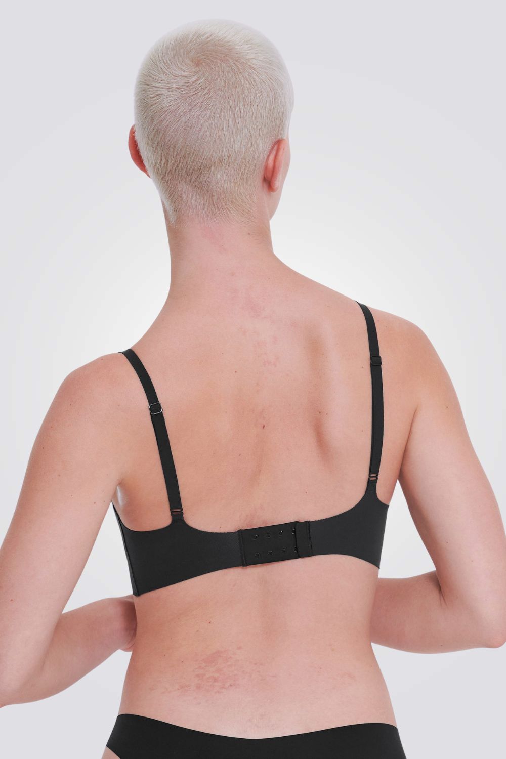 חזיה מרופדת ZERO Feel 2.0 Ultra Bra בצבע שחור