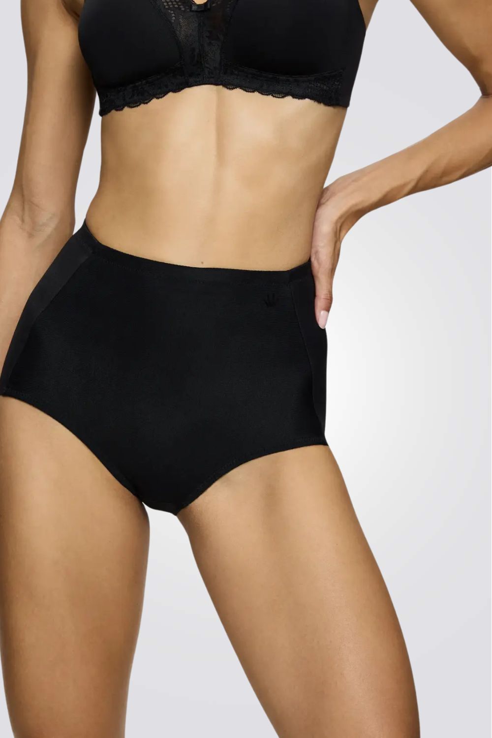 תחתונים מחטבים Becca Extra High בצבע שחור
