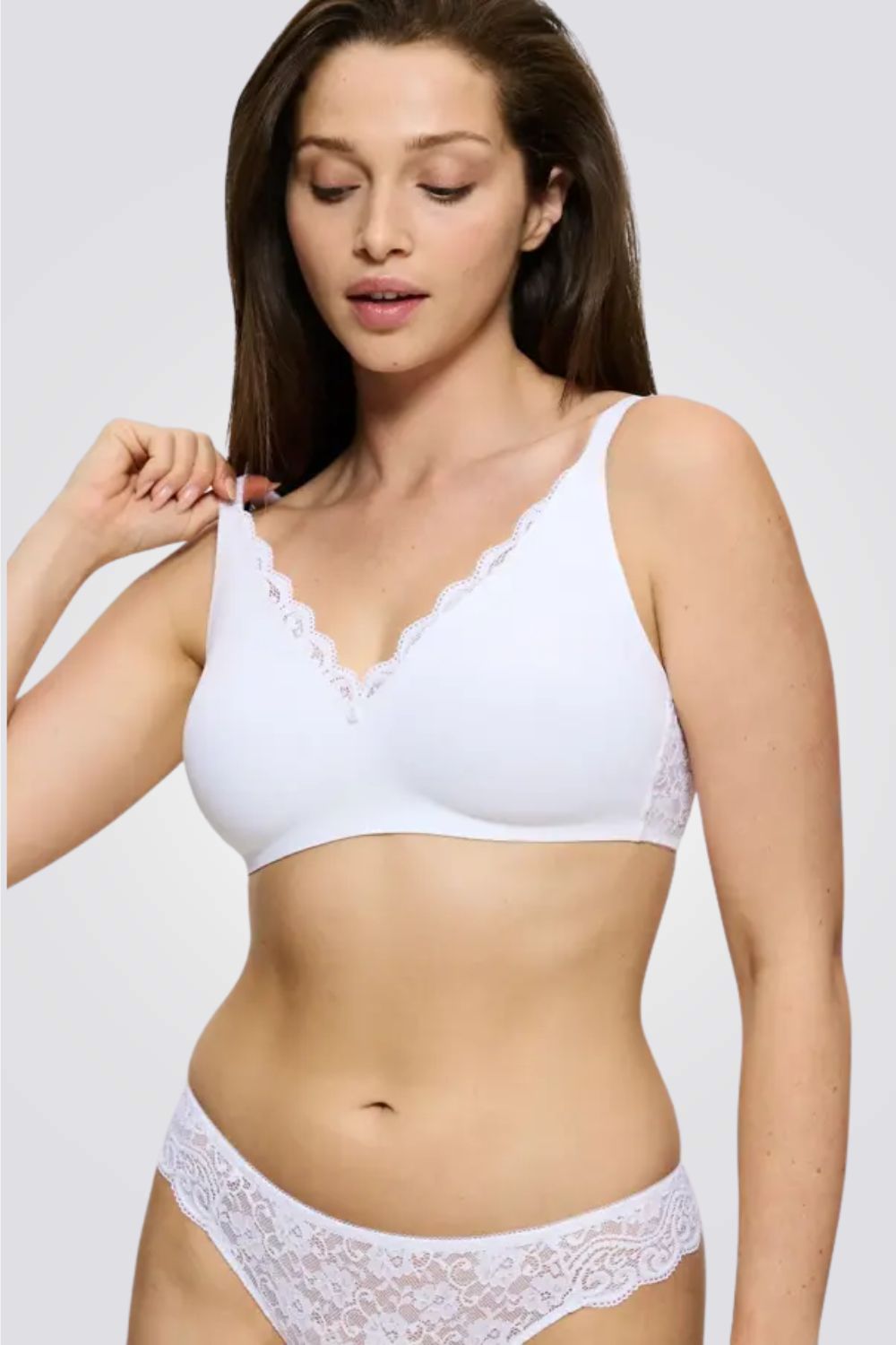 חזיית מינימייזר AMOURETTE N01 בצבע לבן