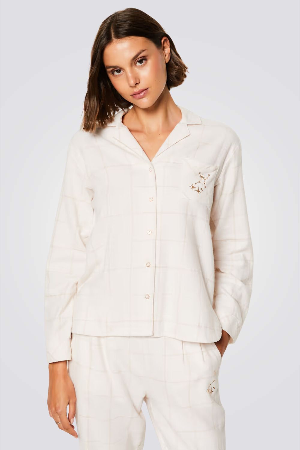 חולצת פיג'מה מכופתרת MALINA  בצבע לבן