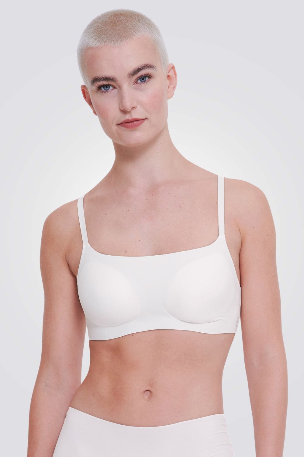 חזיה מרופדת ZERO Feel 2.0 Ultra Bra בצבע לבן