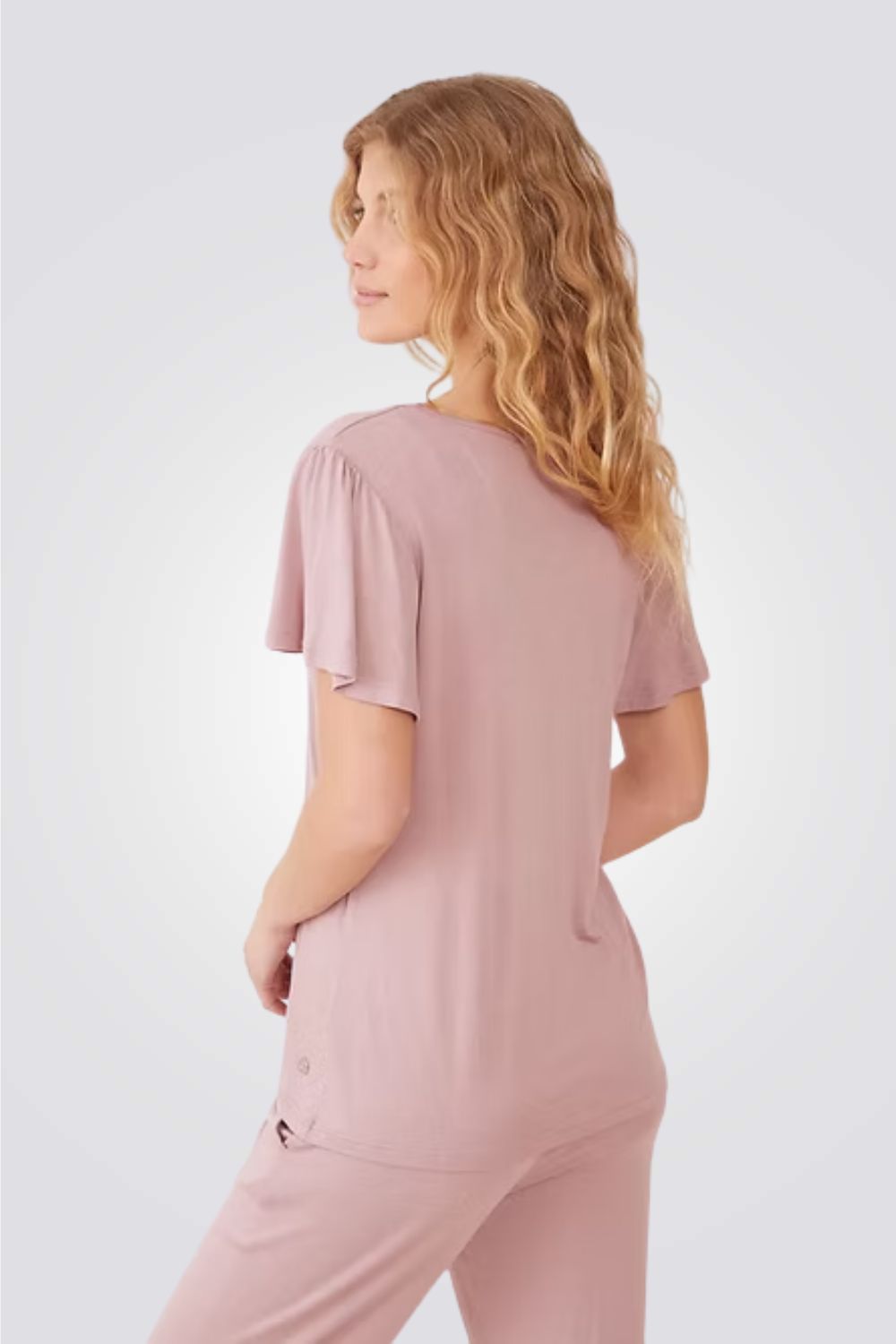 פיג'מת מעבר לנשים עם עיטור תחרה