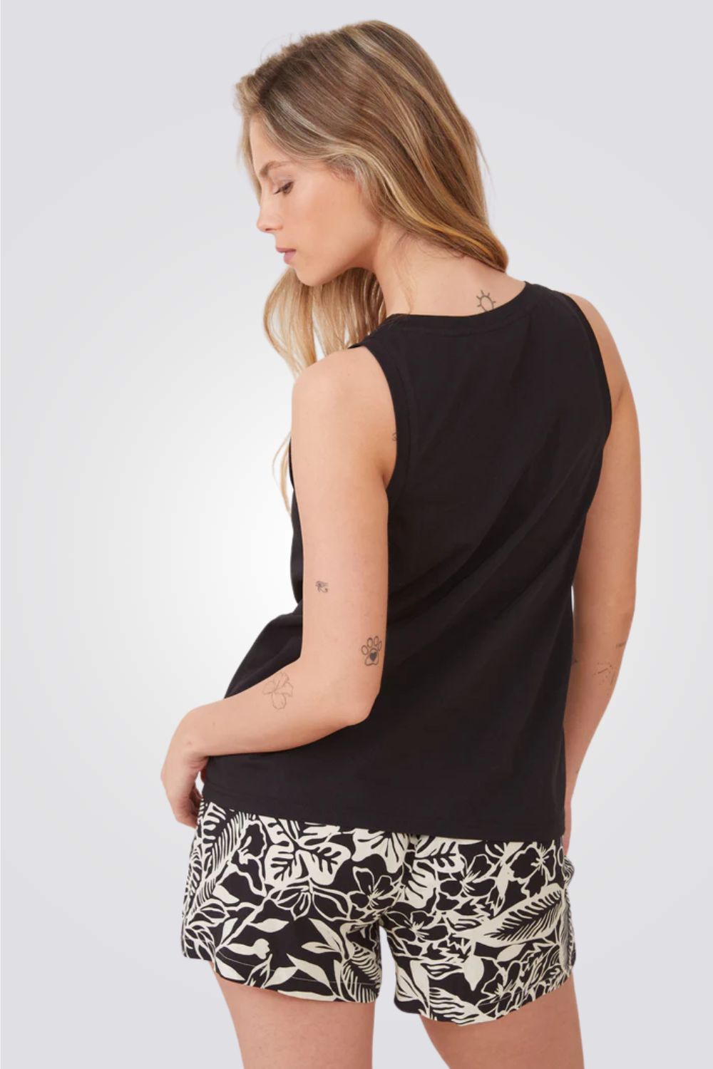 פיג'מת גופיה בהדפס פרחוני