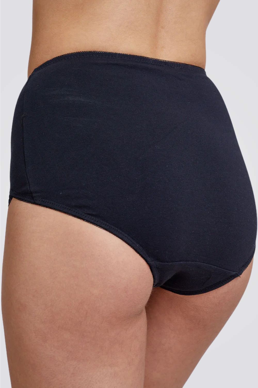 תחתוני כותנה בגזרת מקסי מחטבים בעיטור תחרה