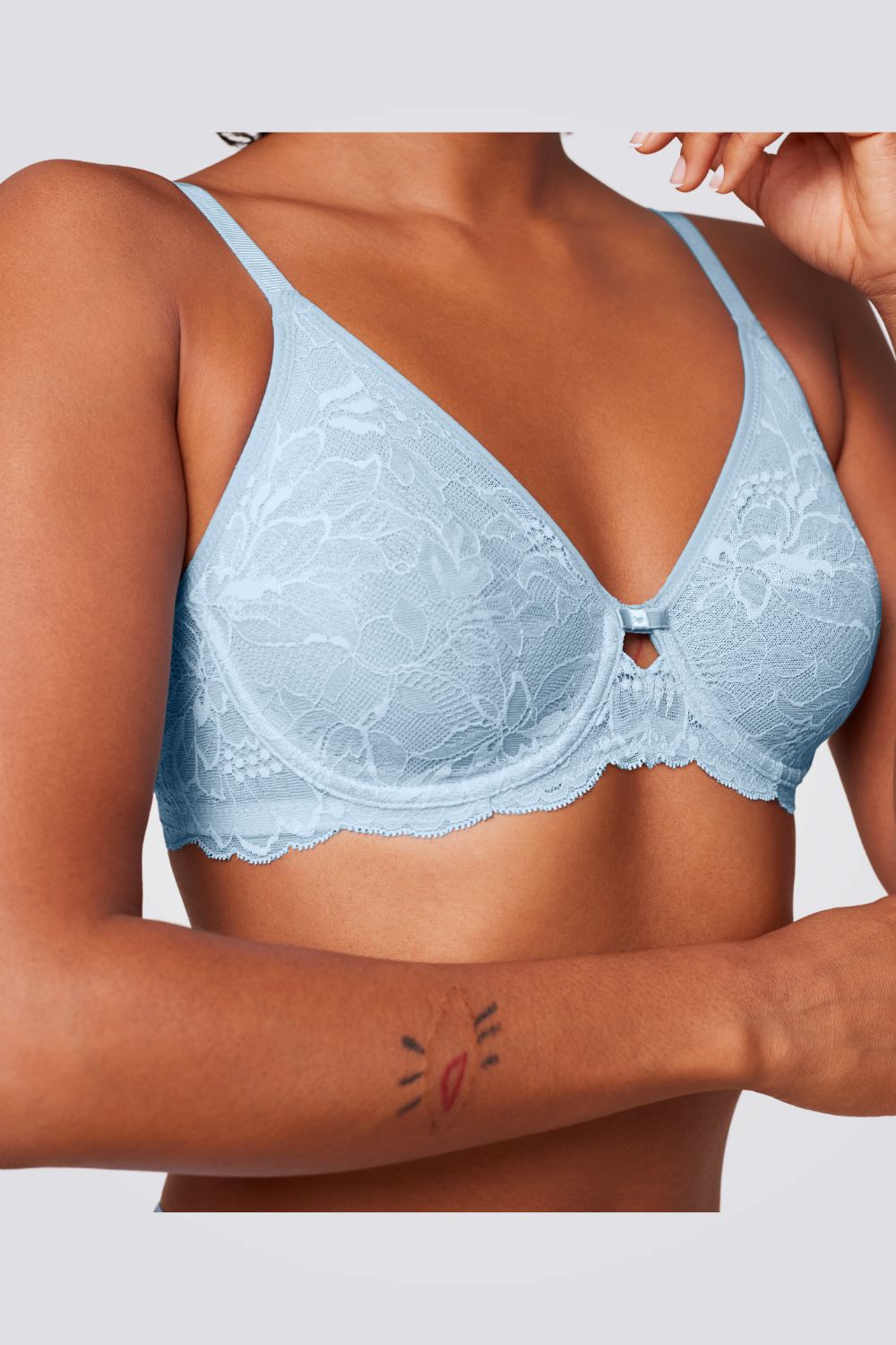 חזיית תחרה Amourette Charm T W02 בצבע תכלת