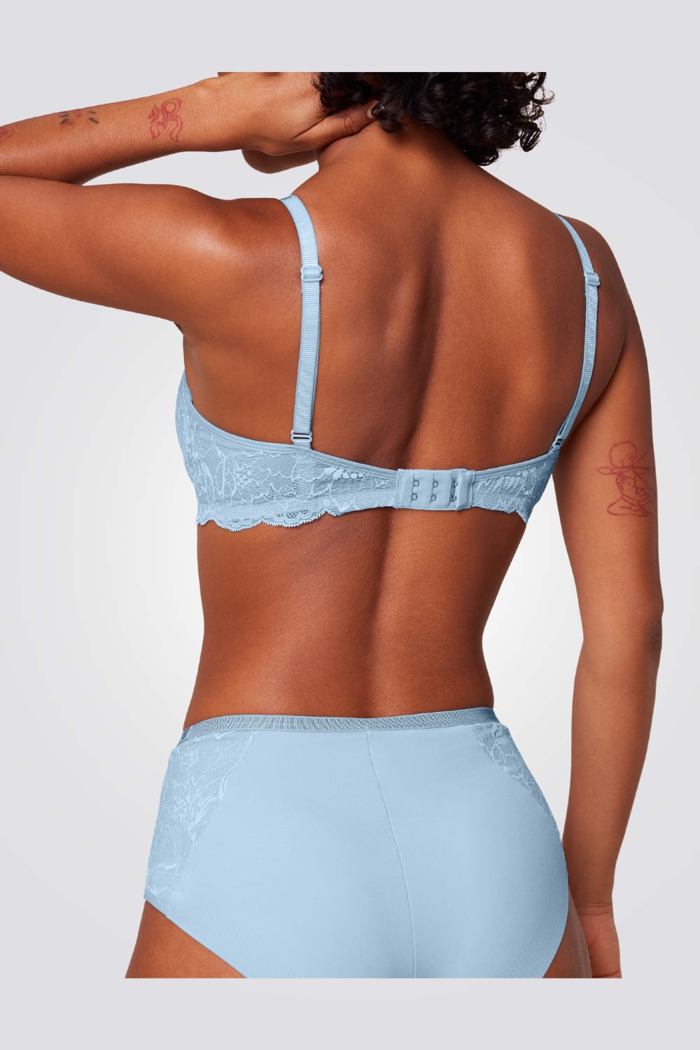 חזיית תחרה Amourette Charm T W02 בצבע תכלת