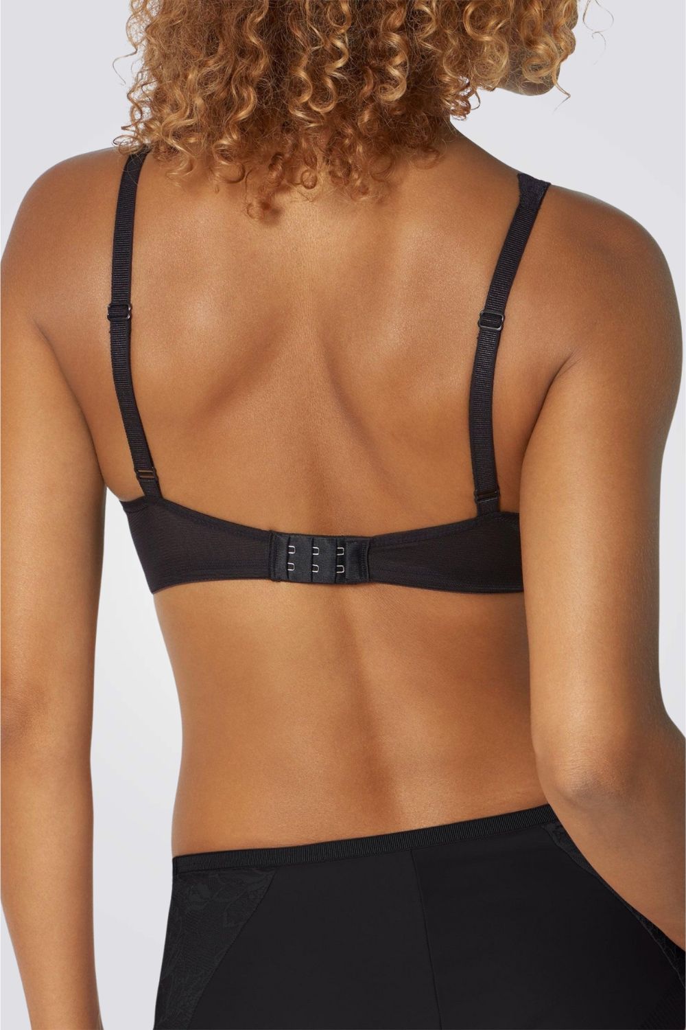 חזיית Amourette Charm שחורה