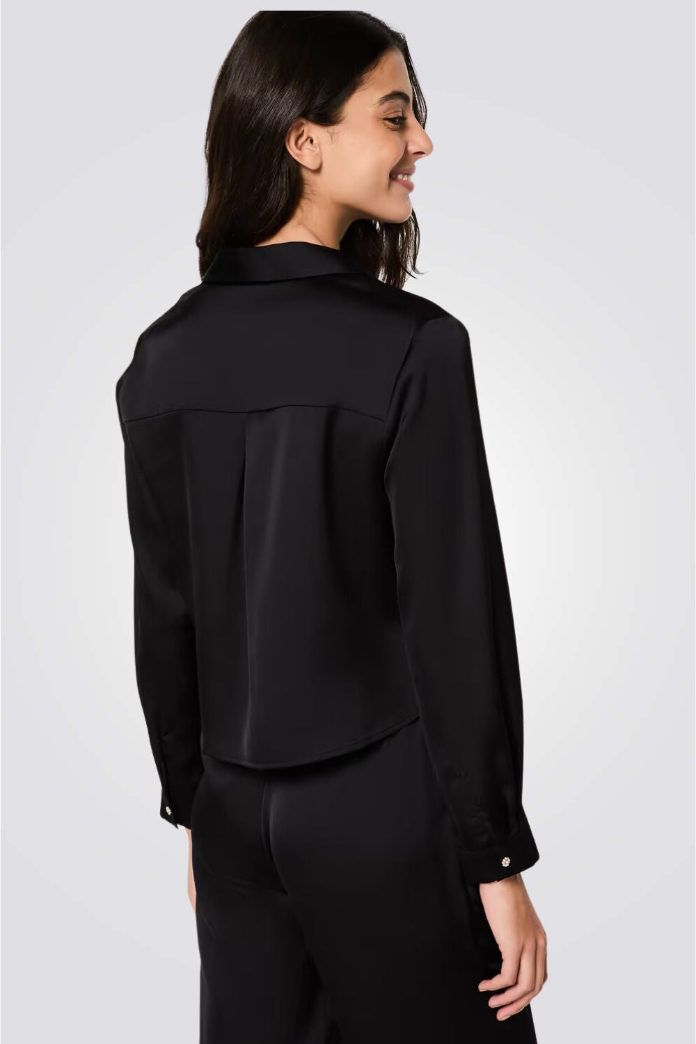 חולצת פיג'מה מסאטן MARISA  בצבע שחור