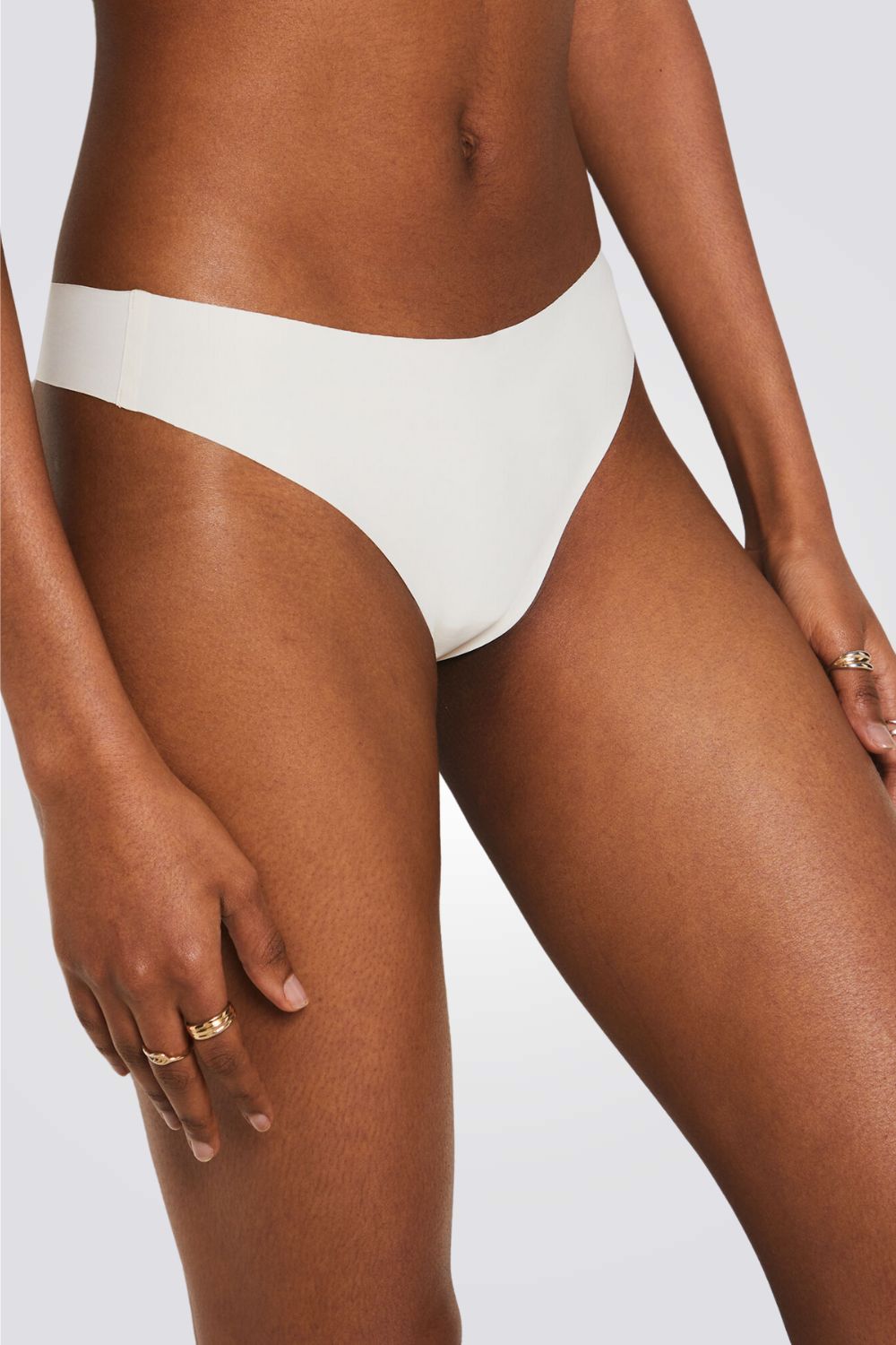 תחתוני חוטיני PURE FIT בצבע לבן