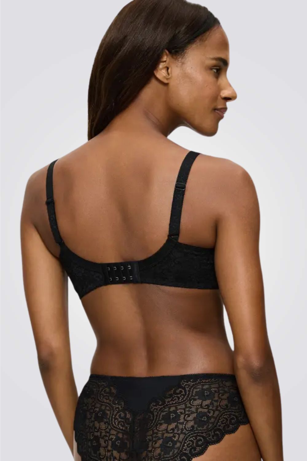 חזיית מינימייזר Amourette  N01 בצבע שחור