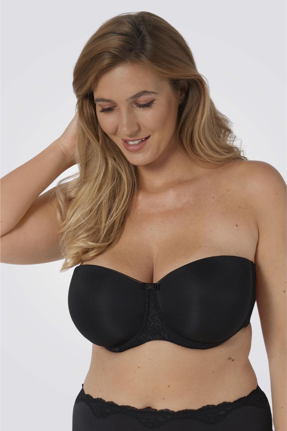 חזיית סטרפלס למידות גדולות Beauty-Full Essential בצבע שחור