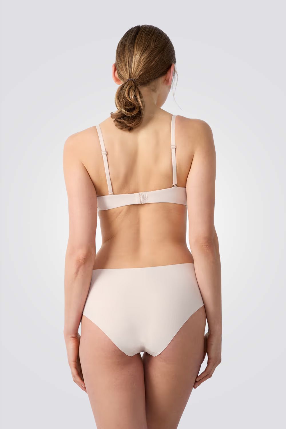 חזייה מרופדת קלאסית N*4 PURE FIT בצבע בז' למידות גדולות