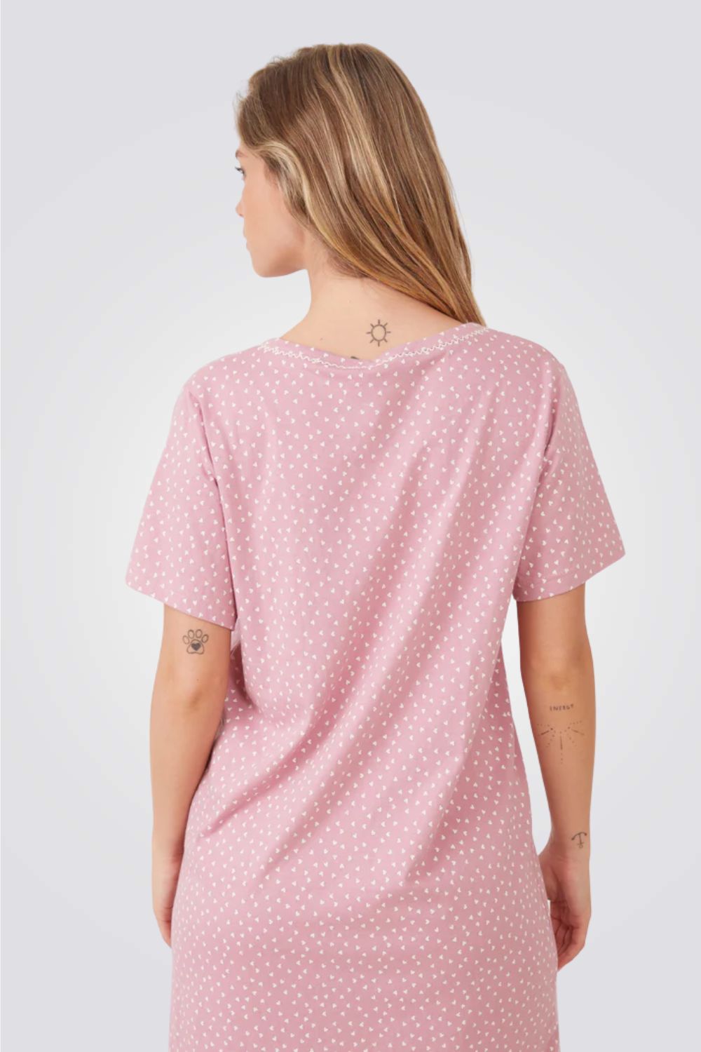 כותונת לילה קצרה בהדפס לבבות