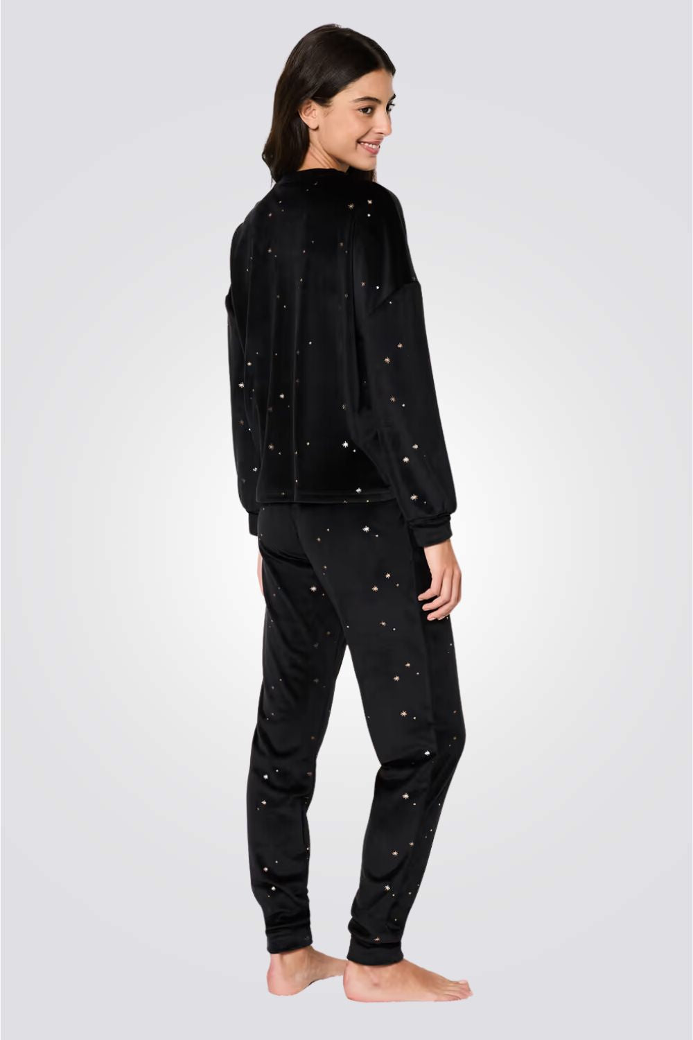 פיג'מת קטיפה MIKAL  עם עיטורי זהב