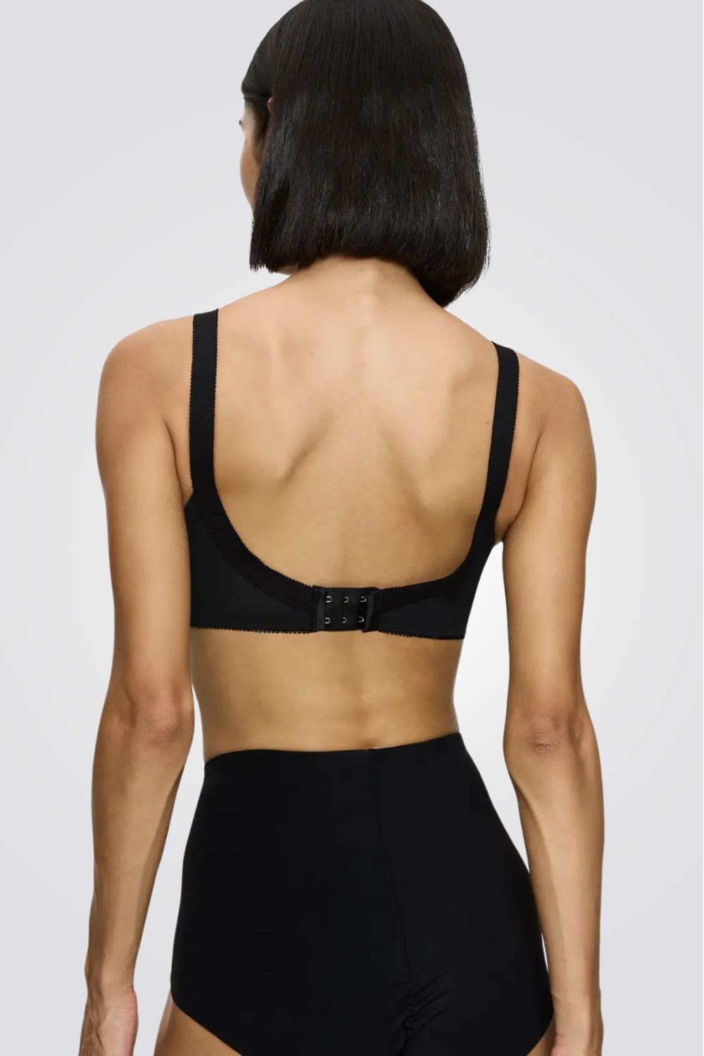 חזייה תומכת למידות גדולות DOREEN שחור