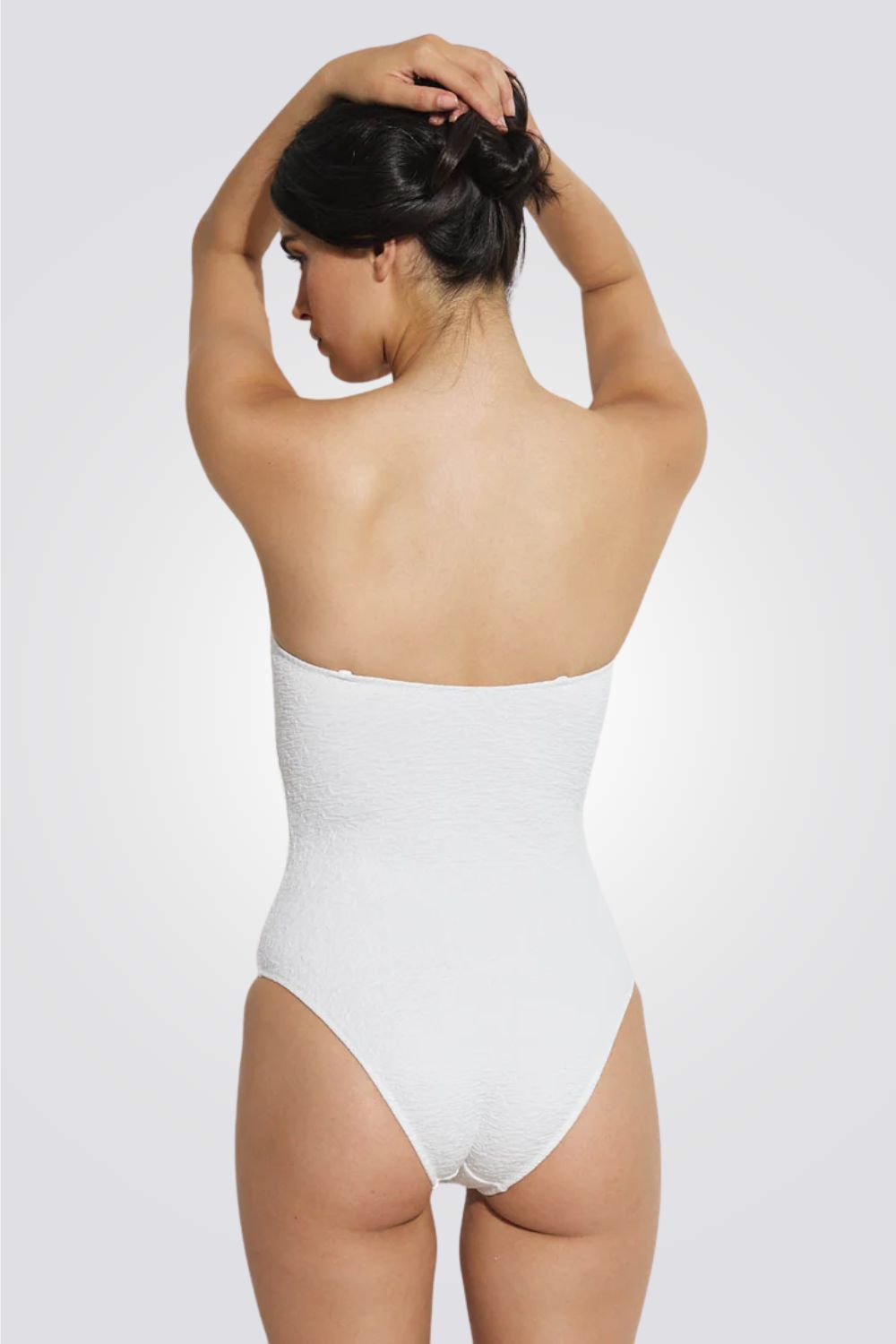 בגד ים שלם סטרפלס בצבע לבן