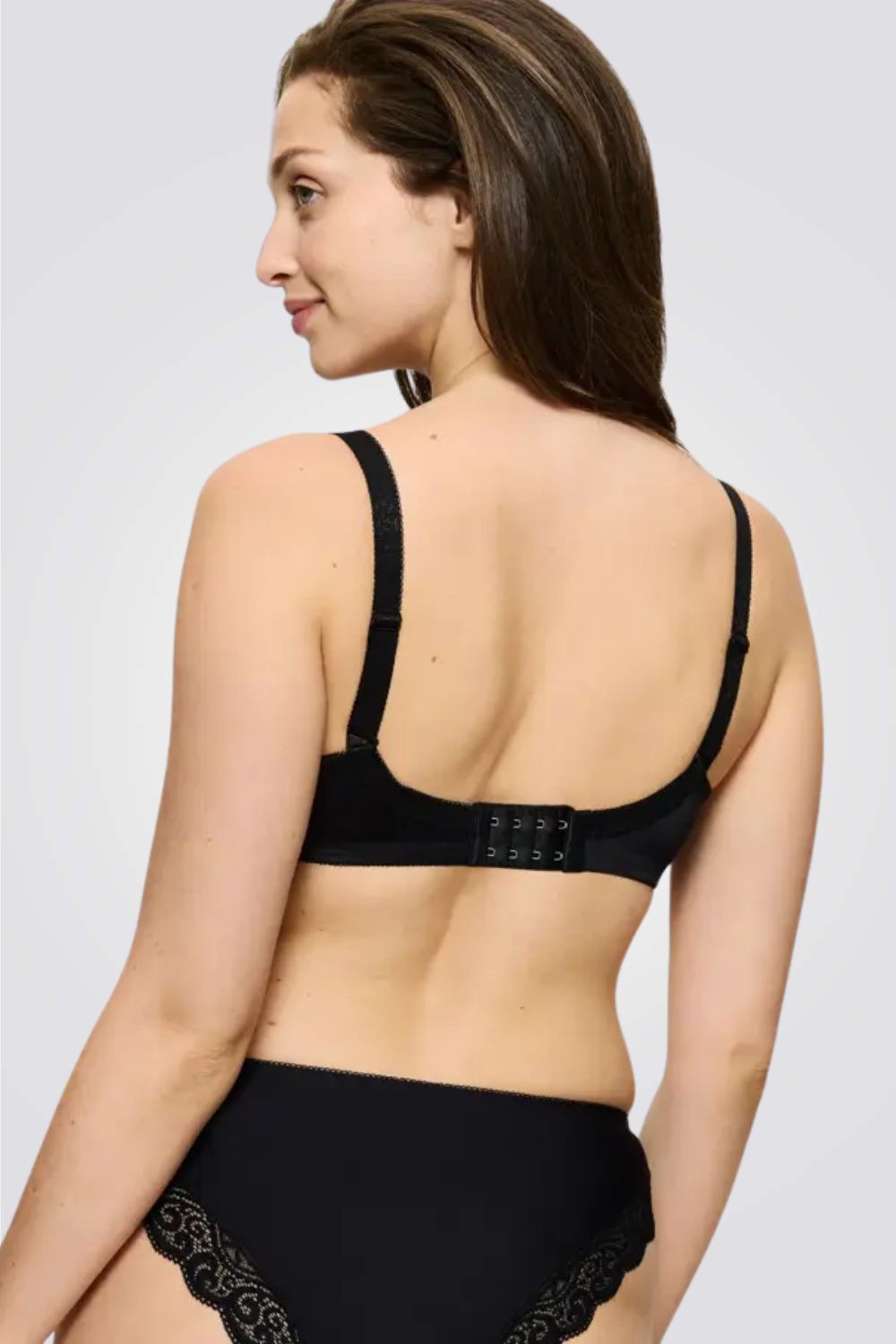 חזיית מינימייזר Amourette W01 בצבע שחור