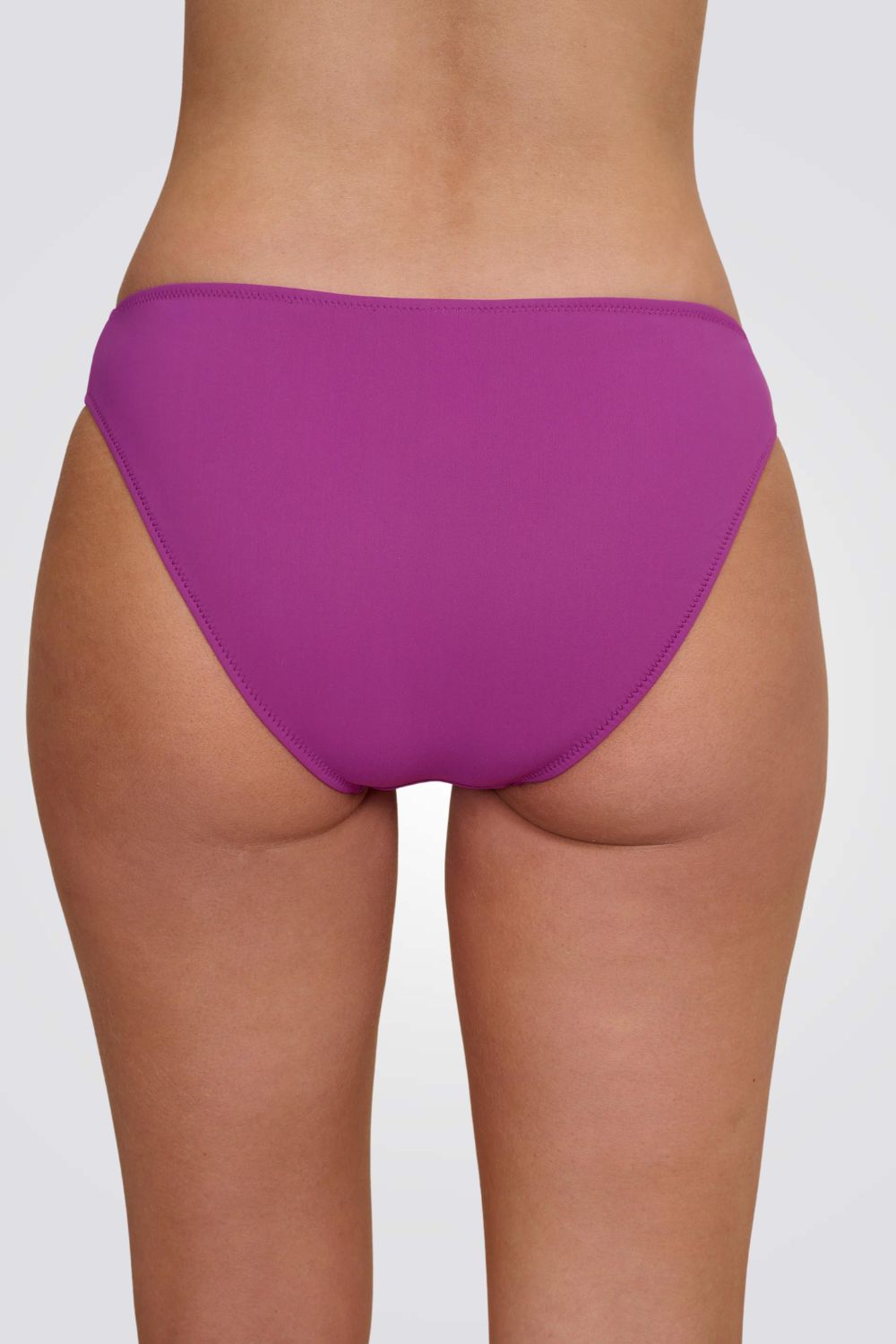 תחתוני ביקיני בגזרה קלאסית בצבע סגול