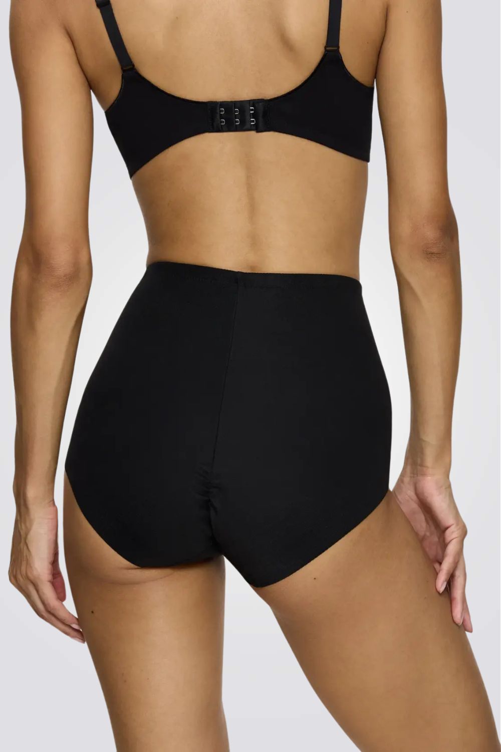 תחתונים מחטבים Becca Extra High בצבע שחור