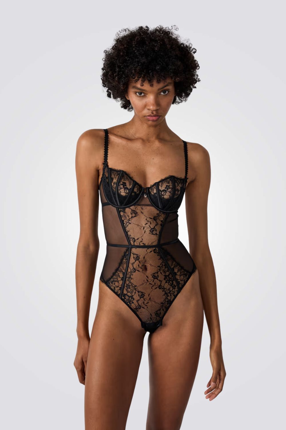 בגד גוף תחרה MASCARADE בצבע שחור