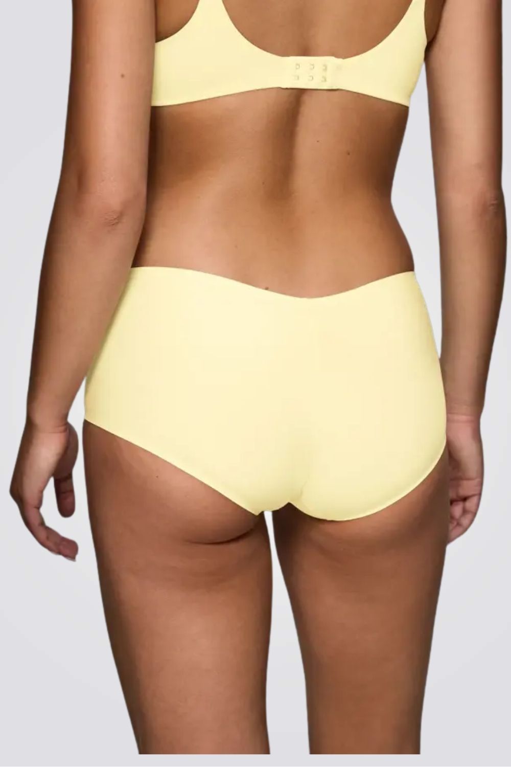 בוקסרון Body Make-Up Illusion Shorty E בצבע צהוב