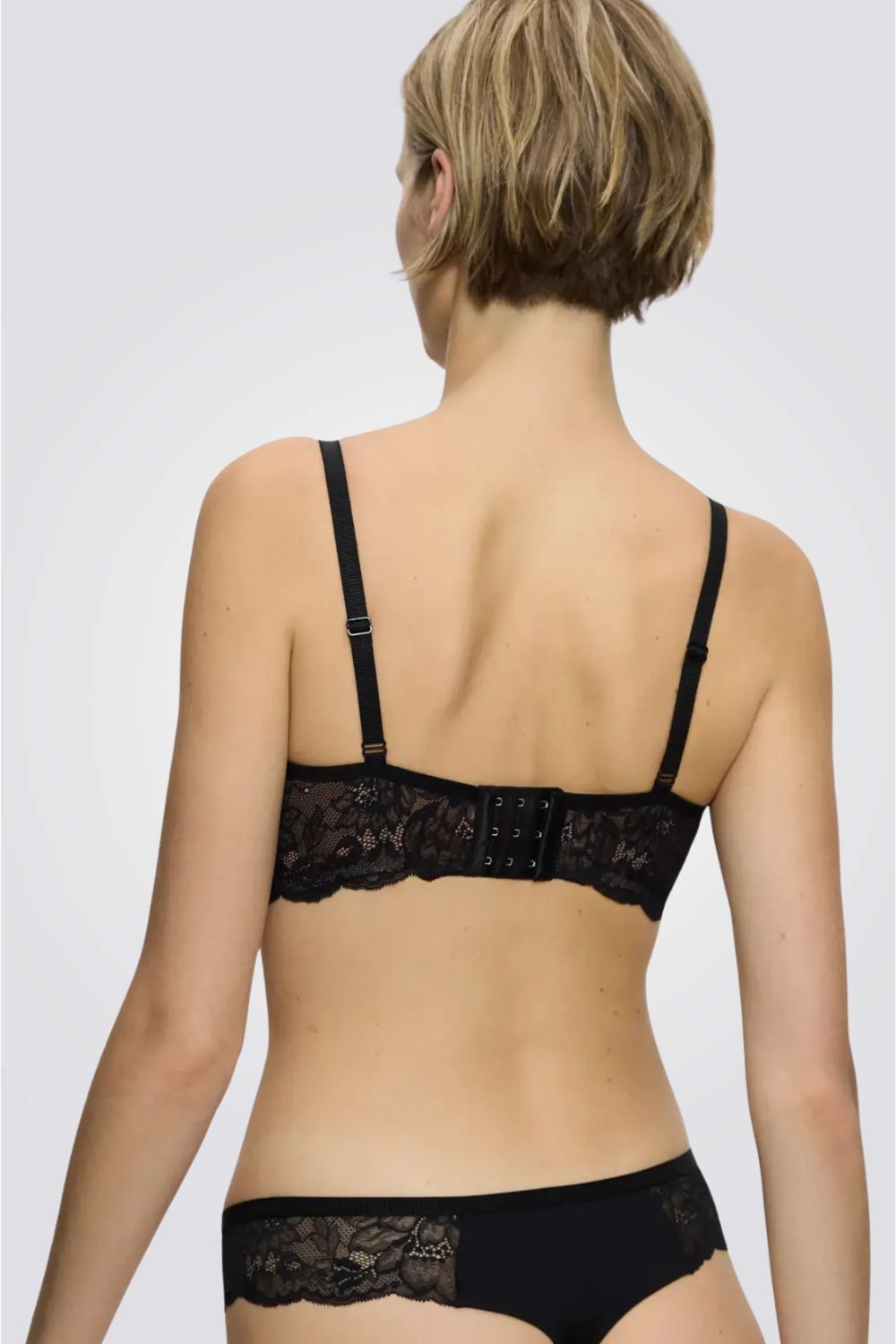 חזיית תחרה ללא ריפוד וללא ברזל Amourette Charm N03 שחורה