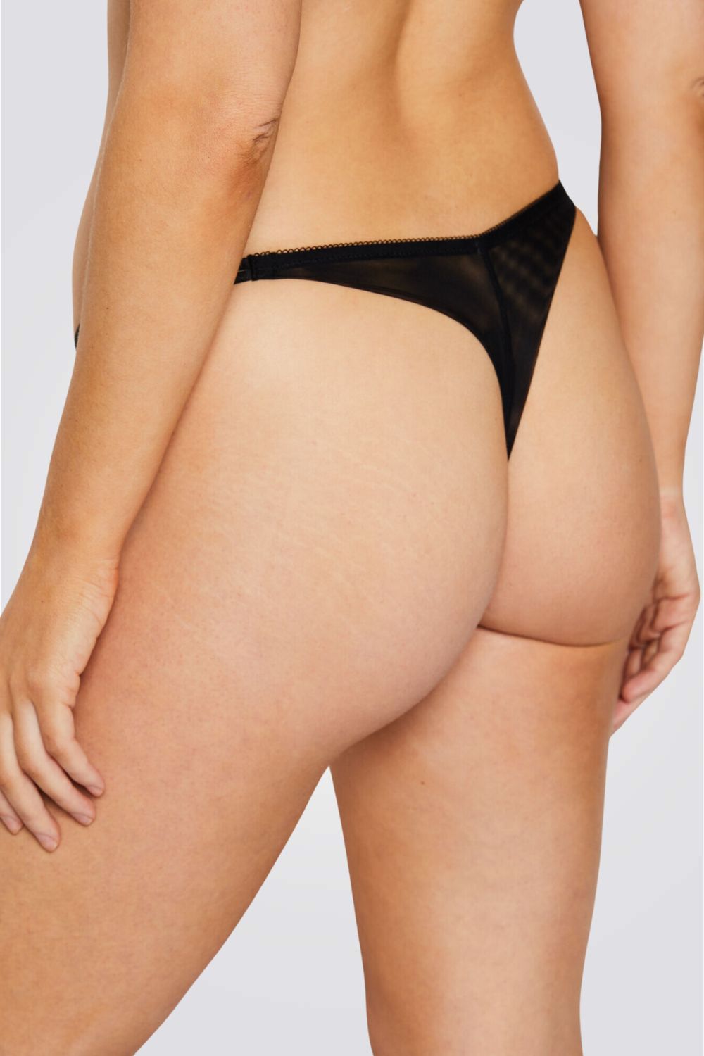 תחתוני חוטיני PERLE עם פאייטים פרחוניים 