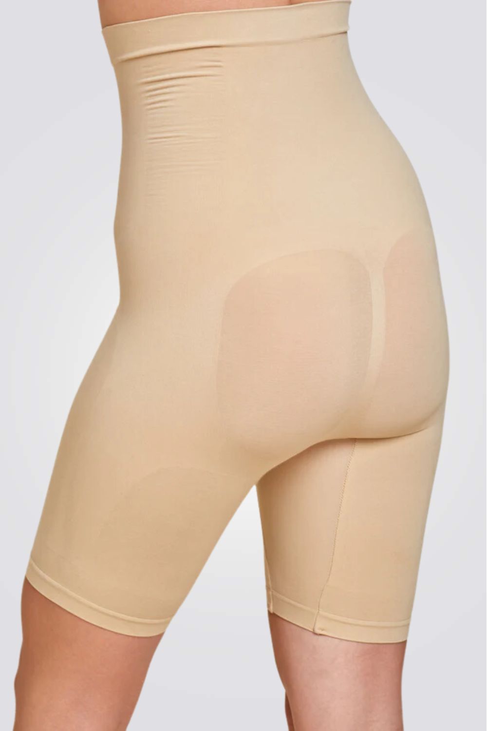 מכנס מחטב בצבע בז' עם מותן גבוהה