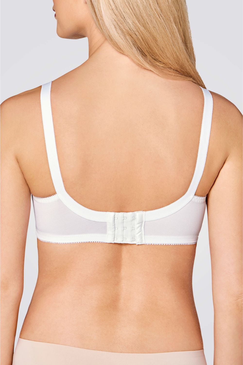 חזייה ללא ריפוד למידות גדולות CLAUDETTE 104N לבן