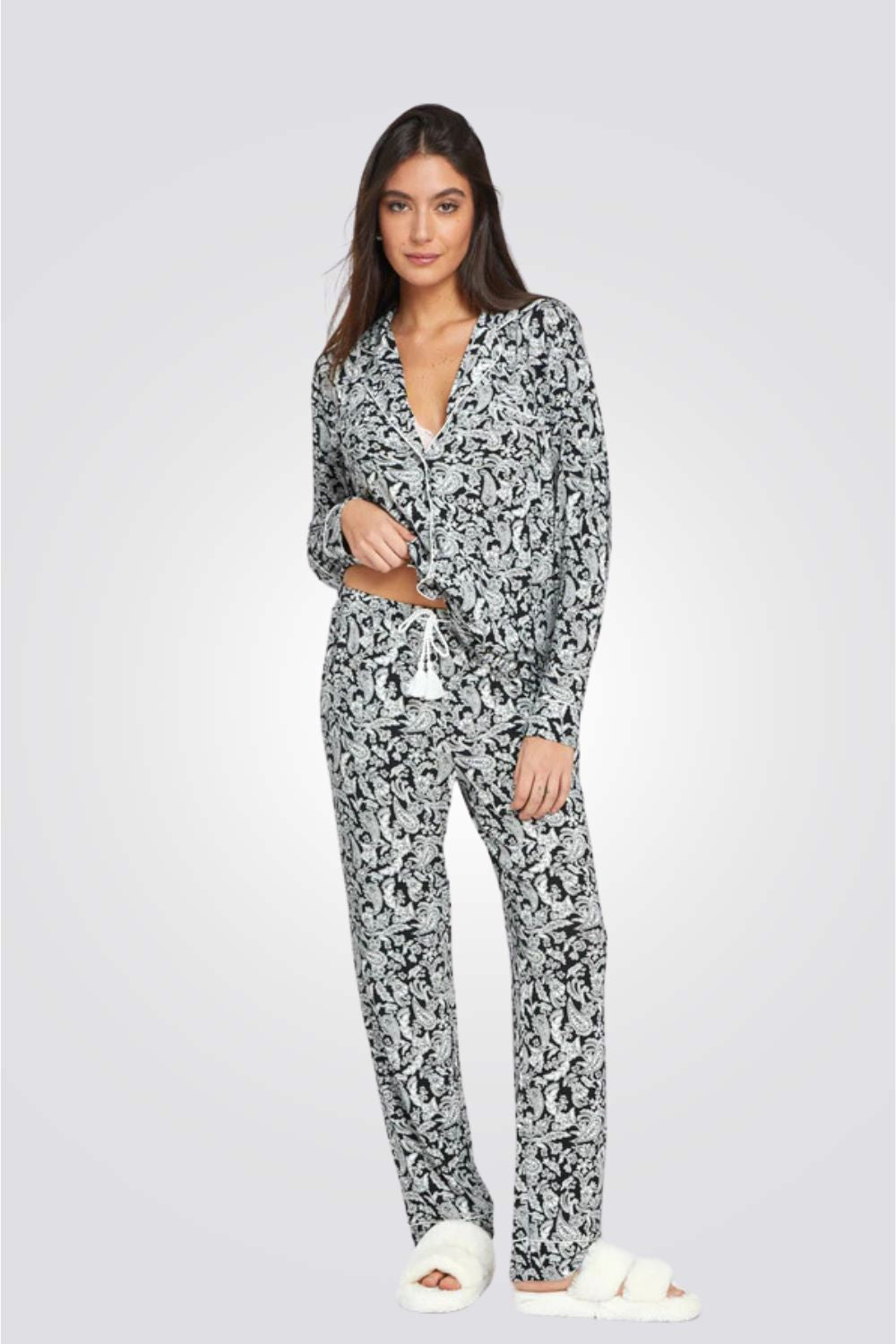 פיג'מת מכופתרת בהדפס פייזלי