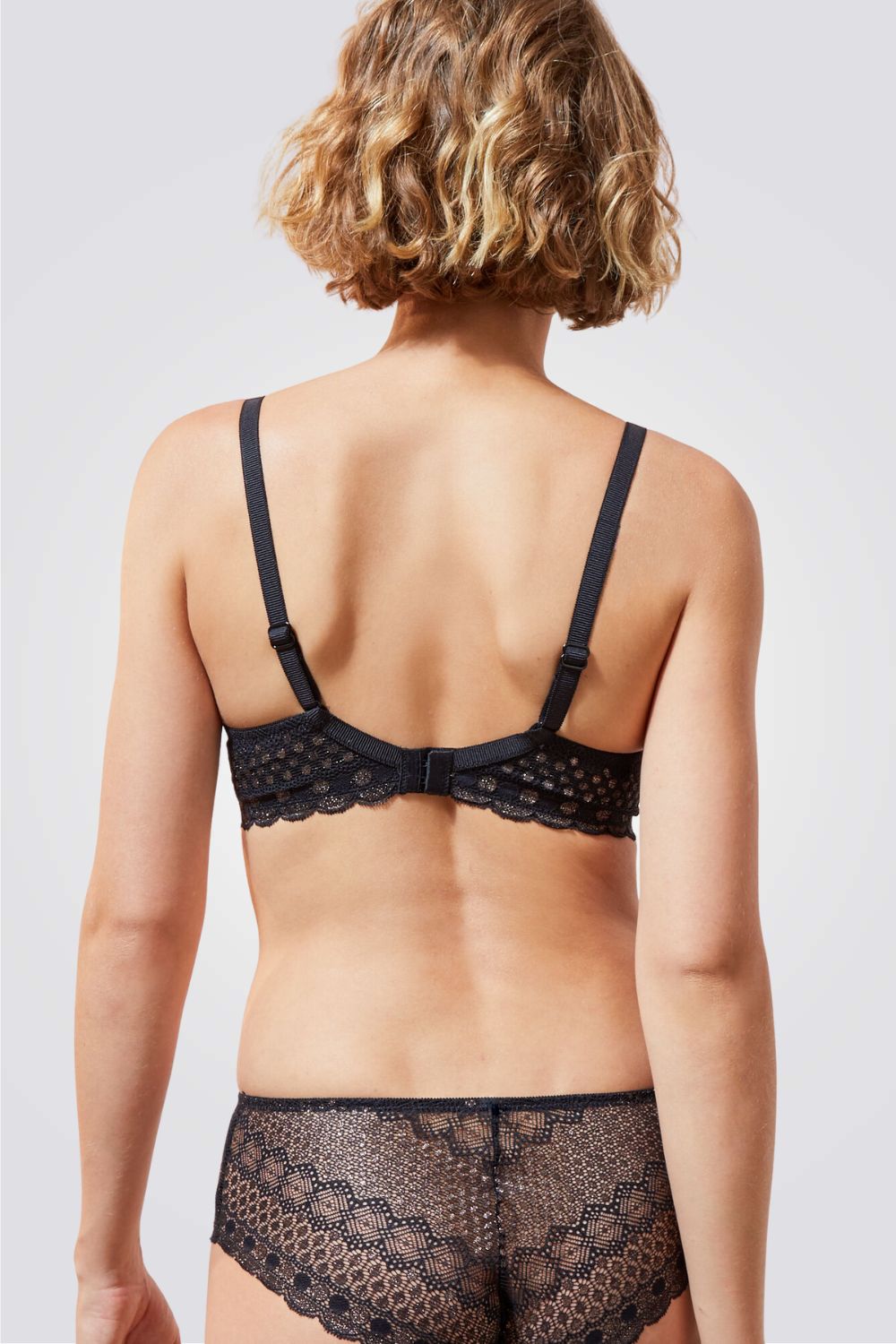 חזייה מרופדת CHERIE CHERIE N*4 בגזרת בייסיק