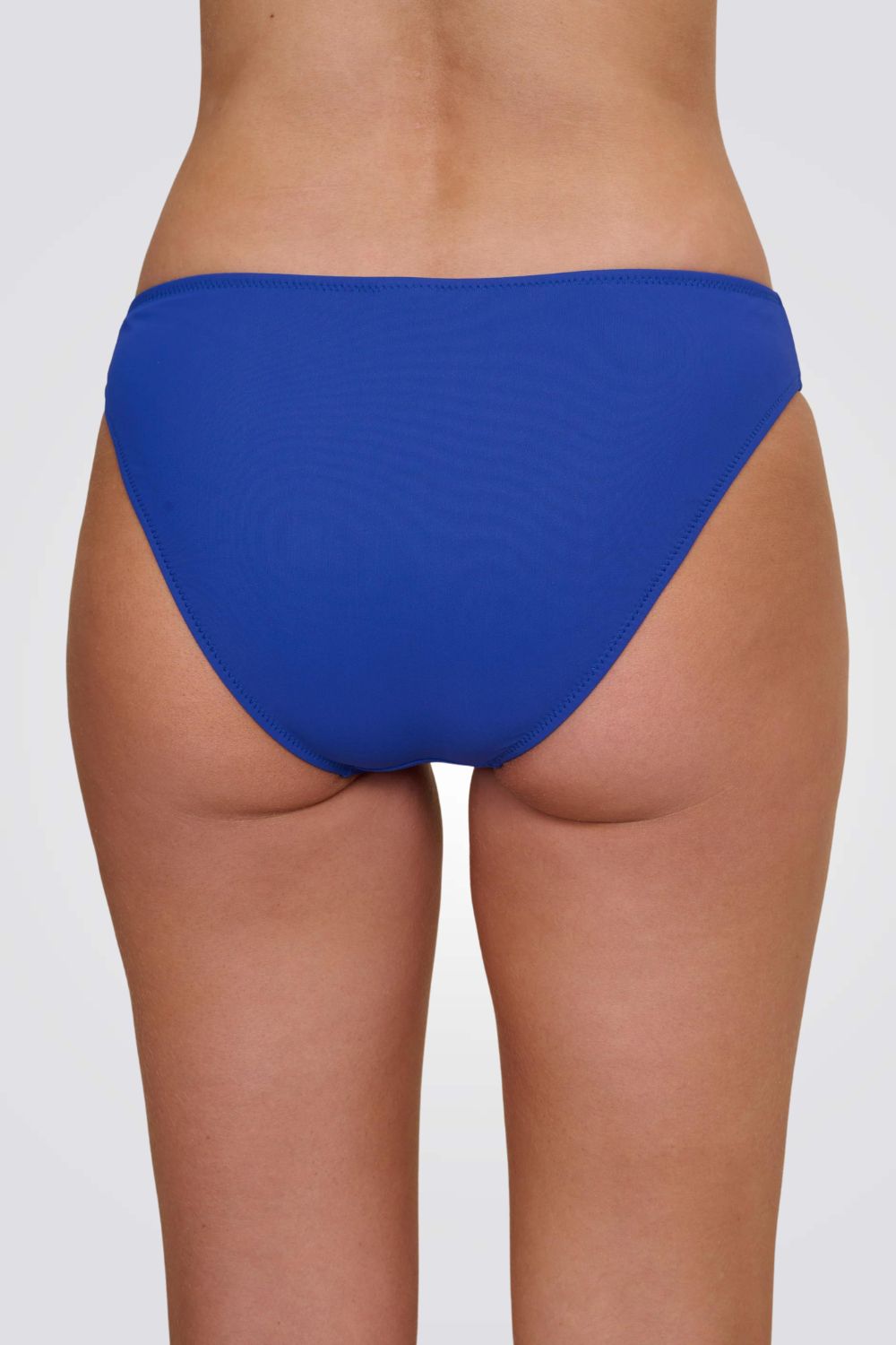 תחתוני ביקיני בגזרה קלאסית בצבע כחול