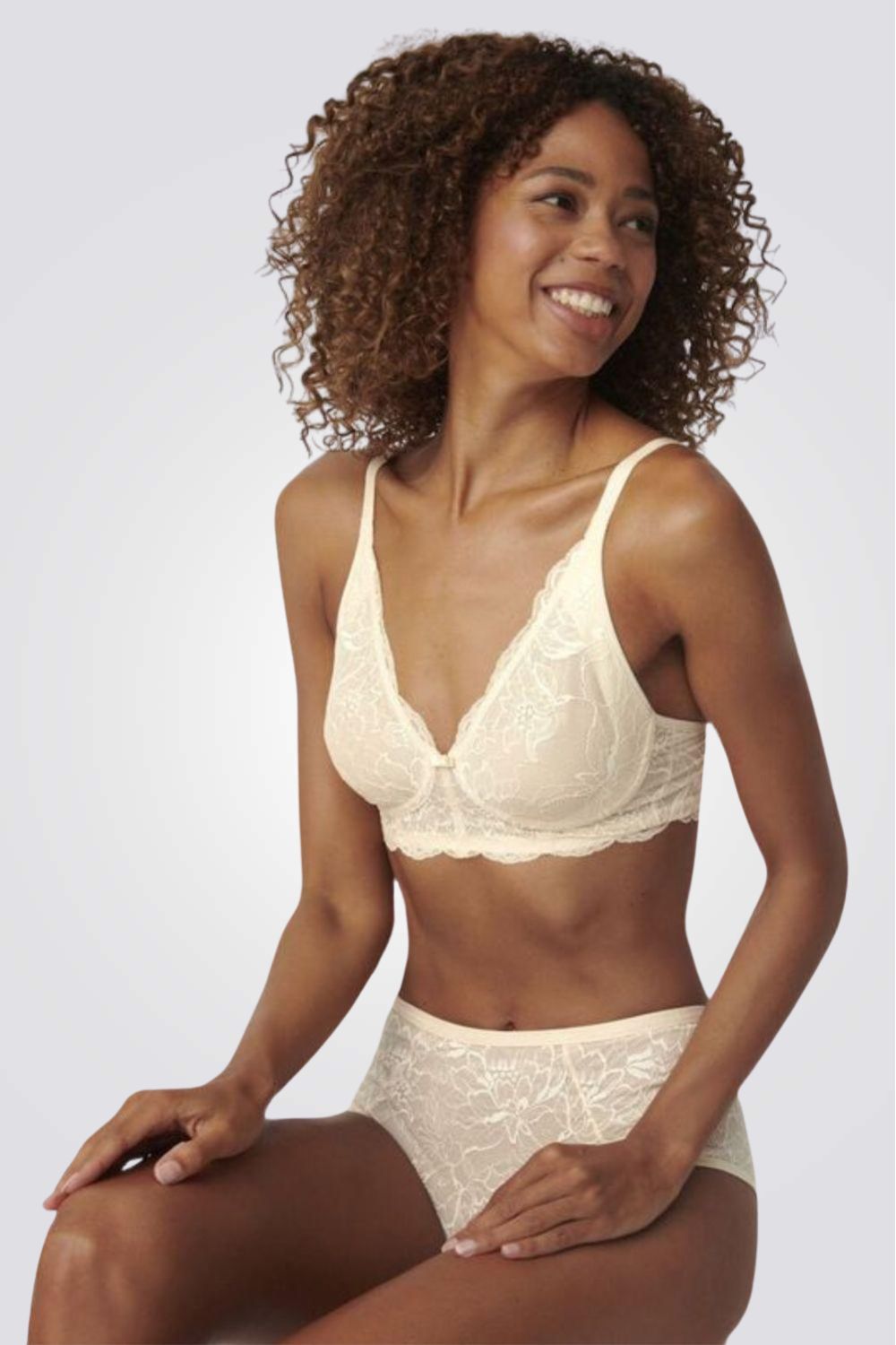 חזיית תחרה ללא ריפוד וללא ברזל Amourette Charm N03 קרם