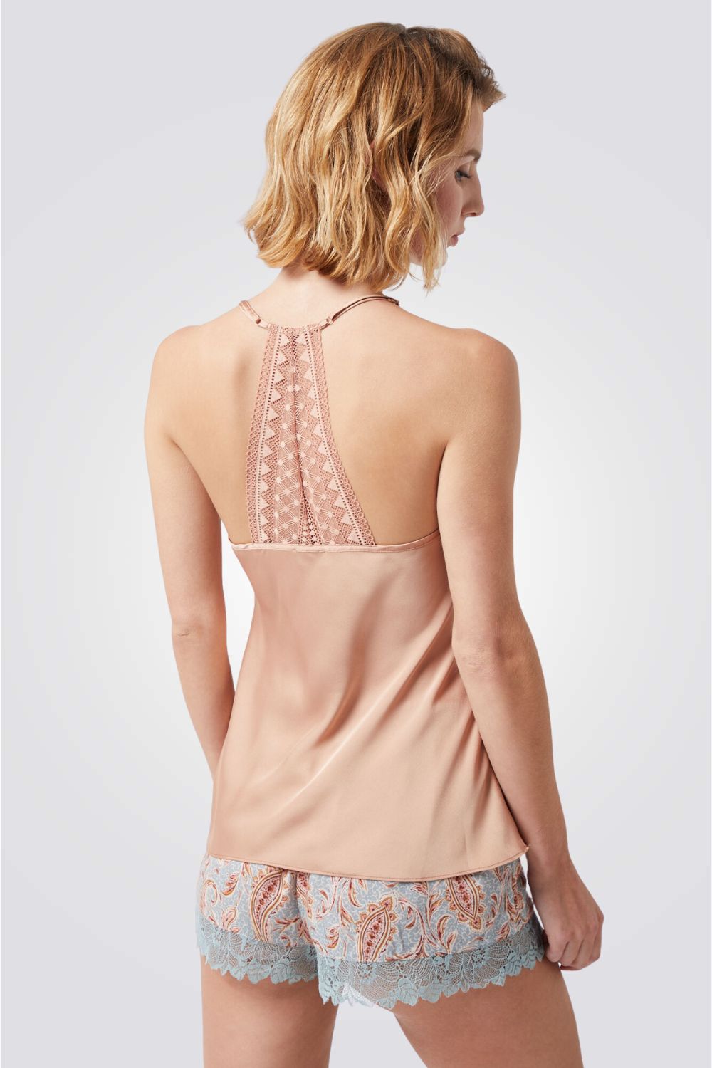 גופיית פיג'מה מבד סאטן MOVE בצבע אפרסק