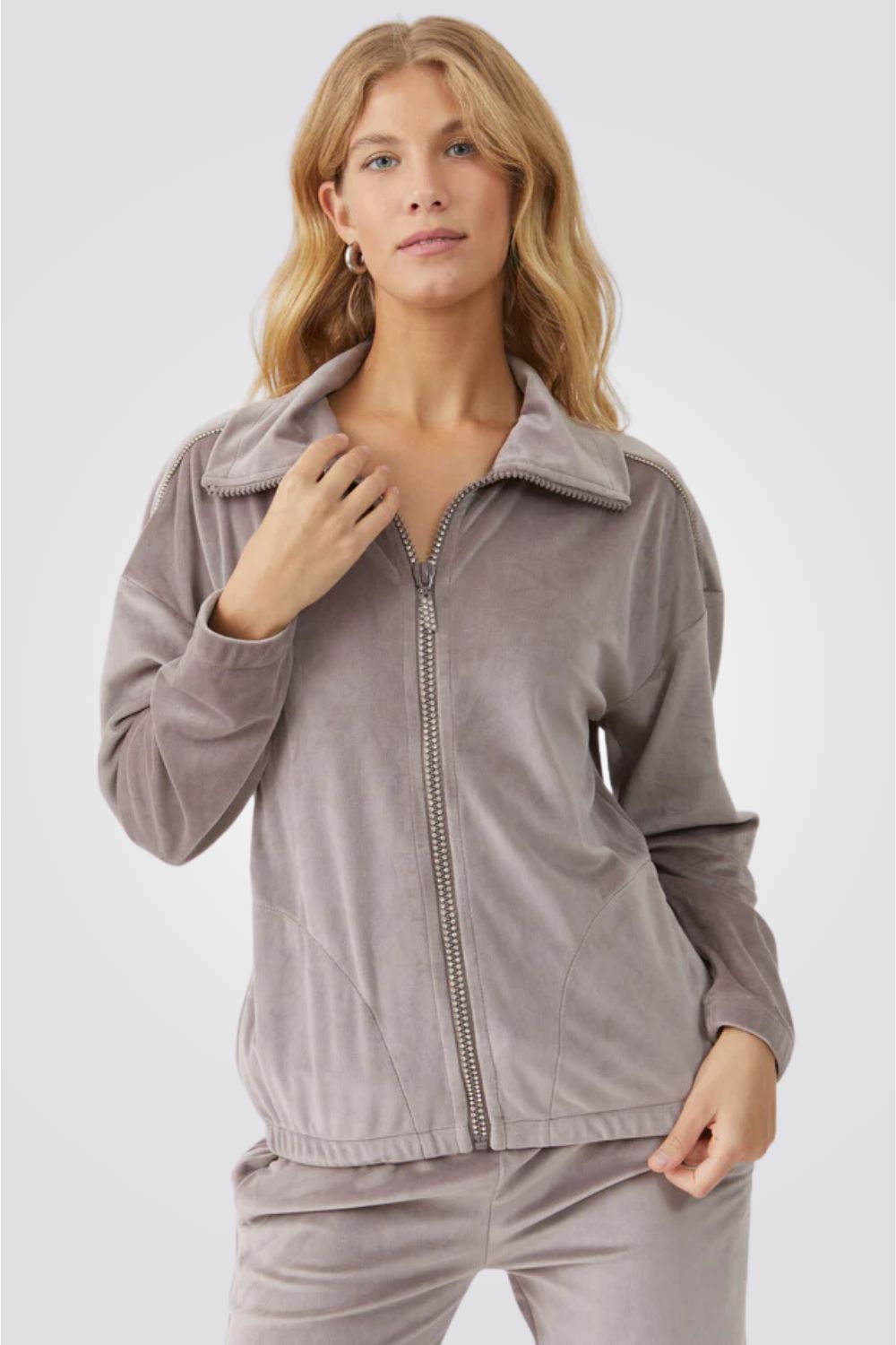 חליפת קטיפה לנשים